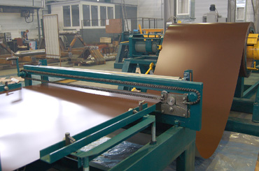 Cutting machine for quick roll change